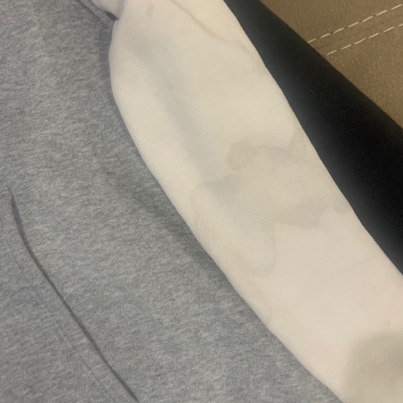 Women’s medium under armour hoodie - Picture 2 of 4